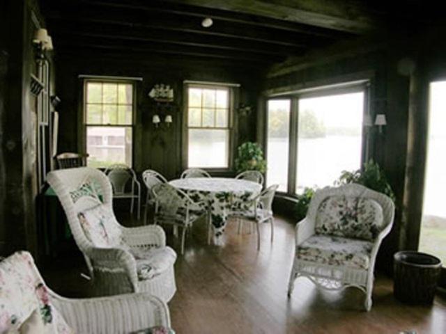 Oliver Lodge Meredith Extérieur photo