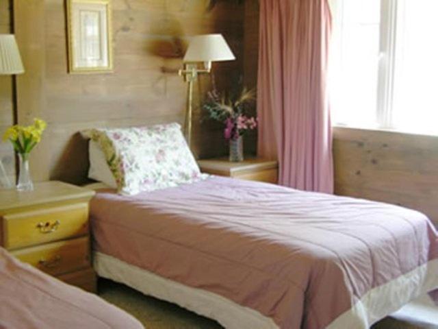 Oliver Lodge Meredith Extérieur photo